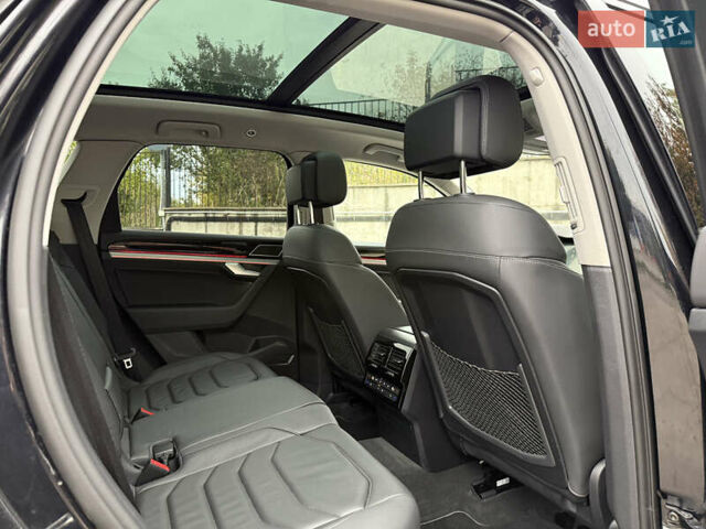 Черный Фольксваген Туарег, объемом двигателя 3 л и пробегом 105 тыс. км за 59500 $, фото 59 на Automoto.ua