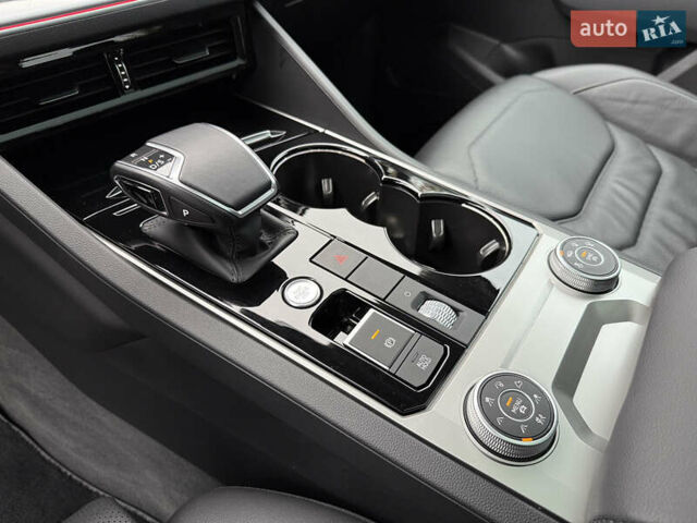 Черный Фольксваген Туарег, объемом двигателя 3 л и пробегом 105 тыс. км за 59500 $, фото 85 на Automoto.ua