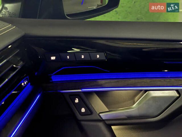 Черный Фольксваген Туарег, объемом двигателя 2.99 л и пробегом 9 тыс. км за 64000 $, фото 25 на Automoto.ua