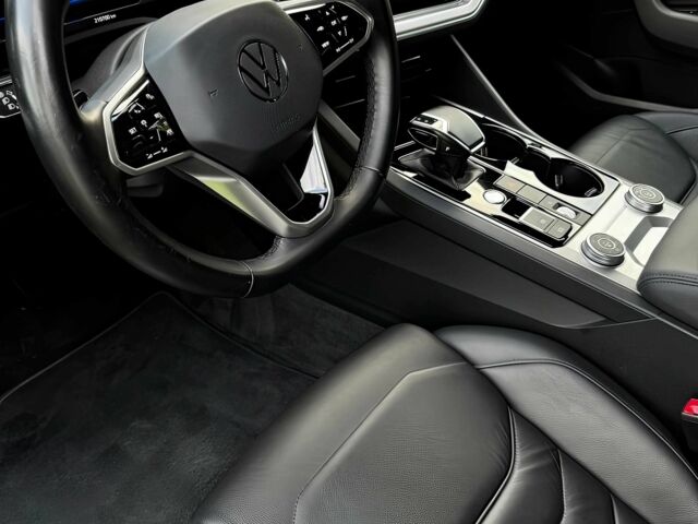 Черный Фольксваген Туарег, объемом двигателя 3 л и пробегом 21 тыс. км за 30000 $, фото 6 на Automoto.ua