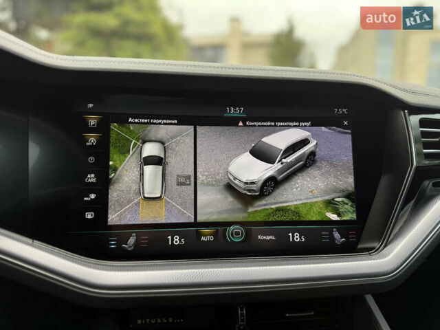 Чорний Фольксваген Туарег, об'ємом двигуна 3 л та пробігом 143 тис. км за 57900 $, фото 65 на Automoto.ua