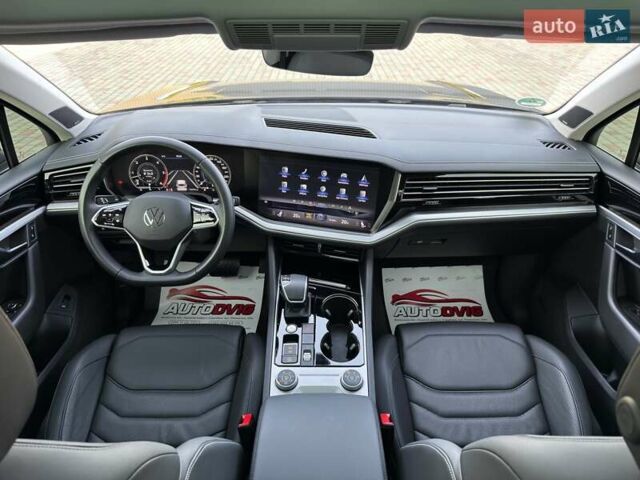 Черный Фольксваген Туарег, объемом двигателя 3 л и пробегом 142 тыс. км за 55999 $, фото 74 на Automoto.ua