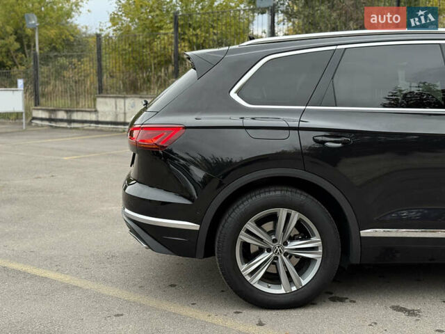 Черный Фольксваген Туарег, объемом двигателя 3 л и пробегом 105 тыс. км за 59500 $, фото 33 на Automoto.ua