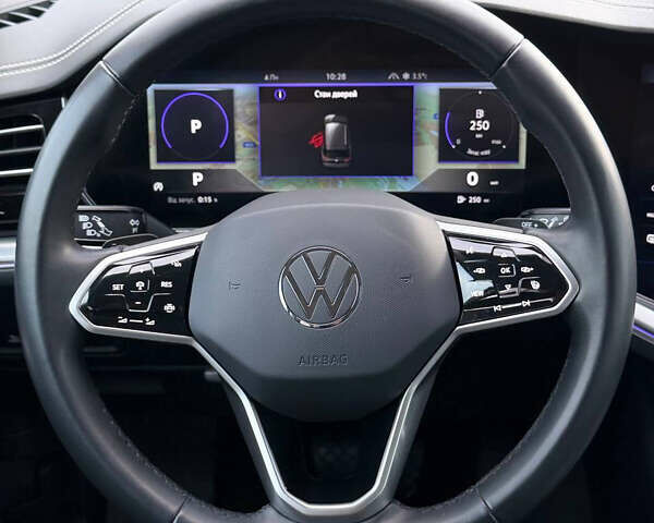 Черный Фольксваген Туарег, объемом двигателя 2.97 л и пробегом 17 тыс. км за 65000 $, фото 12 на Automoto.ua