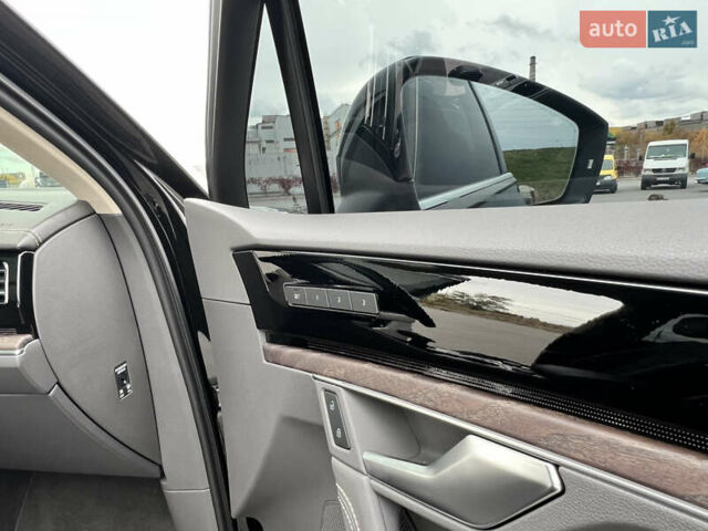 Черный Фольксваген Туарег, объемом двигателя 2.97 л и пробегом 39 тыс. км за 62500 $, фото 21 на Automoto.ua