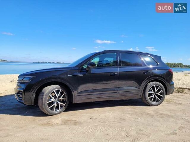 Чорний Фольксваген Туарег, об'ємом двигуна 3 л та пробігом 120 тис. км за 59900 $, фото 2 на Automoto.ua