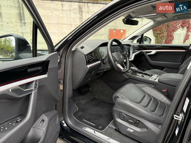 Черный Фольксваген Туарег, объемом двигателя 3 л и пробегом 105 тыс. км за 59500 $, фото 73 на Automoto.ua