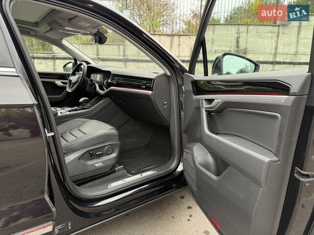 Черный Фольксваген Туарег, объемом двигателя 3 л и пробегом 105 тыс. км за 59500 $, фото 34 на Automoto.ua