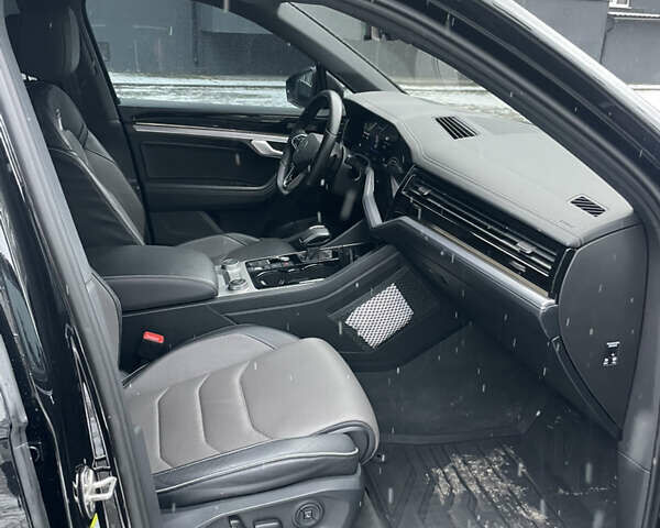 Черный Фольксваген Туарег, объемом двигателя 3 л и пробегом 70 тыс. км за 60000 $, фото 27 на Automoto.ua