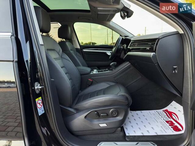 Черный Фольксваген Туарег, объемом двигателя 3 л и пробегом 142 тыс. км за 55999 $, фото 77 на Automoto.ua