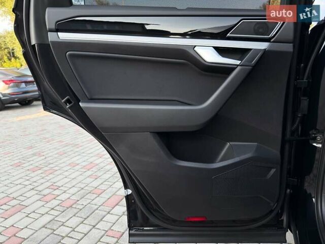 Черный Фольксваген Туарег, объемом двигателя 3 л и пробегом 142 тыс. км за 55999 $, фото 56 на Automoto.ua