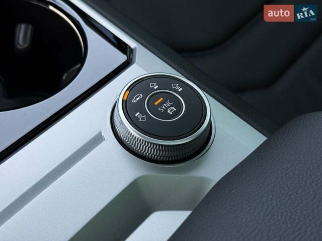 Черный Фольксваген Туарег, объемом двигателя 3 л и пробегом 142 тыс. км за 55999 $, фото 51 на Automoto.ua