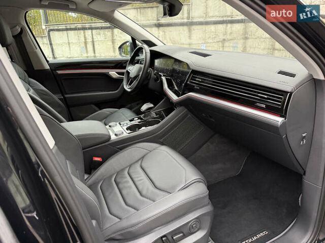 Черный Фольксваген Туарег, объемом двигателя 3 л и пробегом 105 тыс. км за 59500 $, фото 48 на Automoto.ua