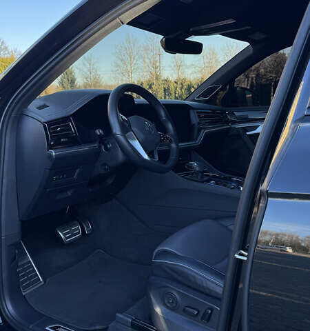 Черный Фольксваген Туарег, объемом двигателя 2.97 л и пробегом 30 тыс. км за 79500 $, фото 18 на Automoto.ua