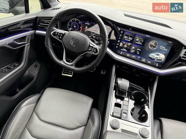 Черный Фольксваген Туарег, объемом двигателя 3 л и пробегом 87 тыс. км за 67500 $, фото 48 на Automoto.ua