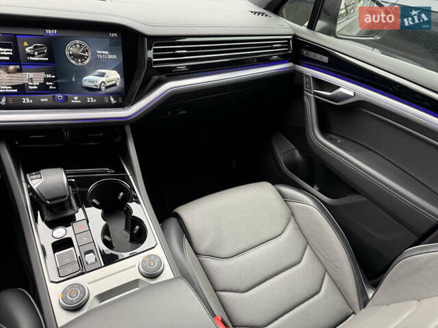 Черный Фольксваген Туарег, объемом двигателя 3 л и пробегом 87 тыс. км за 67500 $, фото 54 на Automoto.ua