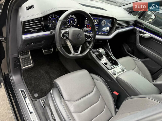 Черный Фольксваген Туарег, объемом двигателя 3 л и пробегом 87 тыс. км за 67500 $, фото 46 на Automoto.ua