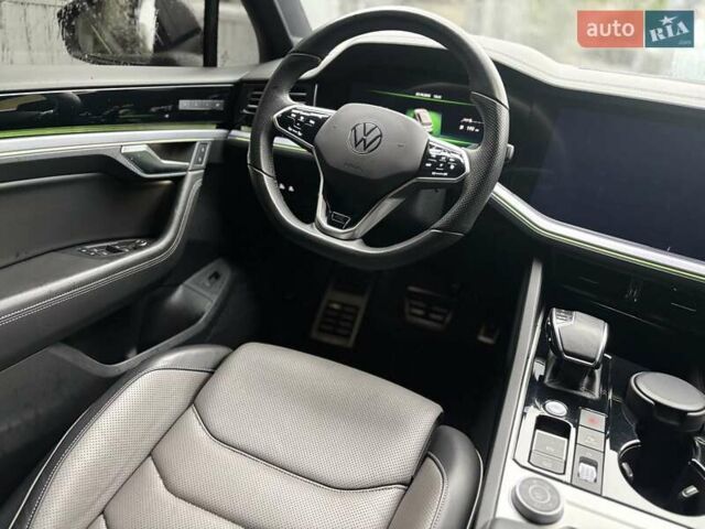 Чорний Фольксваген Туарег, об'ємом двигуна 2.97 л та пробігом 46 тис. км за 70700 $, фото 24 на Automoto.ua