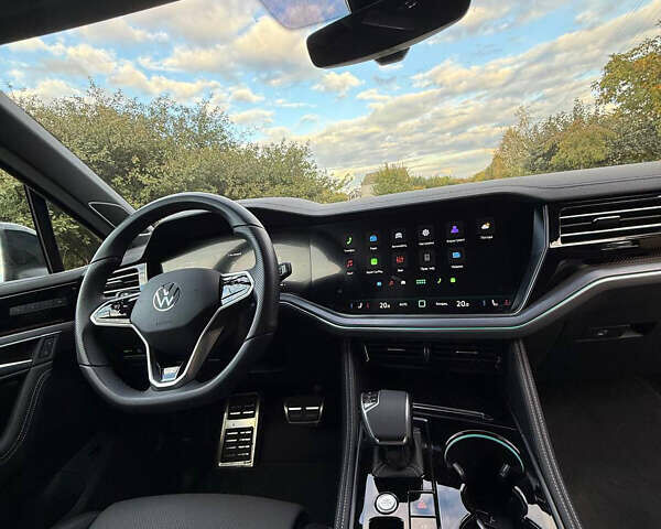 Фольксваген Туарег 2023 у Києві на Automoto.ua Чорний Фольксваген Туарег, об'ємом двигуна 2.97 л та пробігом 3 тис. км за 83500 $, фото 37 на Automoto.ua