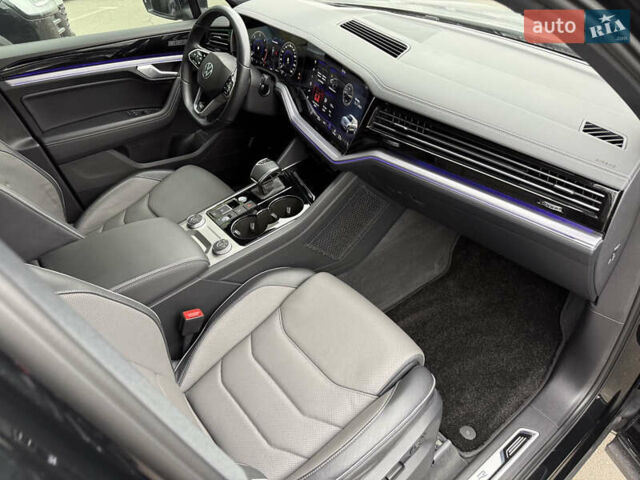 Черный Фольксваген Туарег, объемом двигателя 3 л и пробегом 87 тыс. км за 67500 $, фото 53 на Automoto.ua