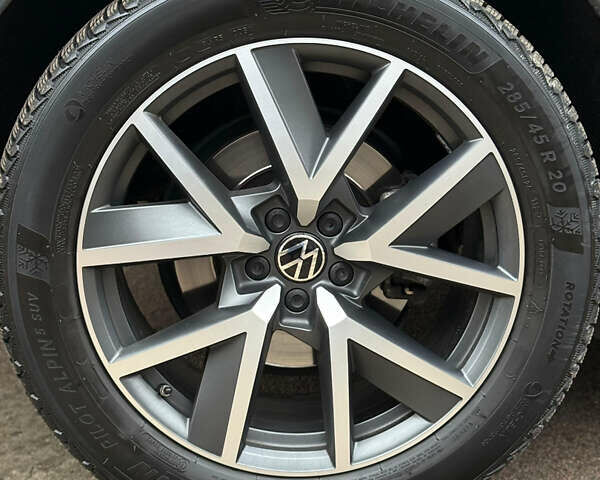 Черный Фольксваген Туарег, объемом двигателя 2.97 л и пробегом 105 тыс. км за 61500 $, фото 6 на Automoto.ua