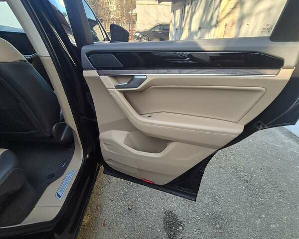 Черный Фольксваген Туарег, объемом двигателя 2.97 л и пробегом 112 тыс. км за 67500 $, фото 12 на Automoto.ua