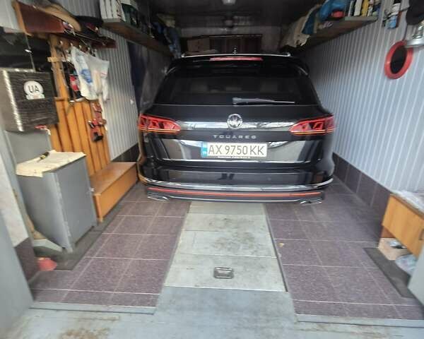 Черный Фольксваген Туарег, объемом двигателя 2.97 л и пробегом 112 тыс. км за 67500 $, фото 22 на Automoto.ua