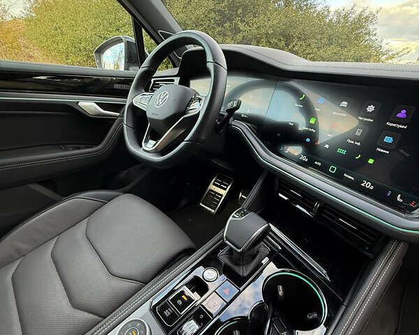 Фольксваген Туарег 2023 у Києві на Automoto.ua Чорний Фольксваген Туарег, об'ємом двигуна 2.97 л та пробігом 3 тис. км за 83500 $, фото 38 на Automoto.ua