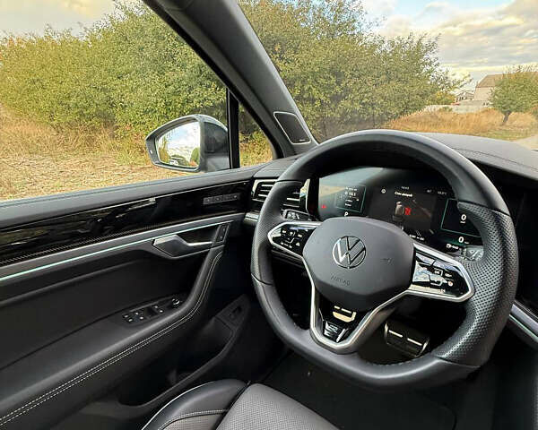 Фольксваген Туарег 2023 у Києві на Automoto.ua Чорний Фольксваген Туарег, об'ємом двигуна 2.97 л та пробігом 3 тис. км за 83500 $, фото 45 на Automoto.ua