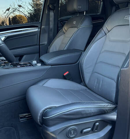 Черный Фольксваген Туарег, объемом двигателя 2.97 л и пробегом 30 тыс. км за 79500 $, фото 23 на Automoto.ua