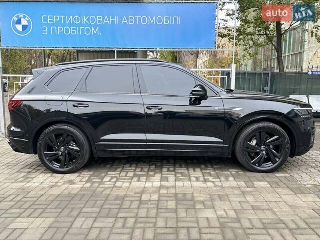 Чорний Фольксваген Туарег, об'ємом двигуна 2.97 л та пробігом 46 тис. км за 70700 $, фото 2 на Automoto.ua