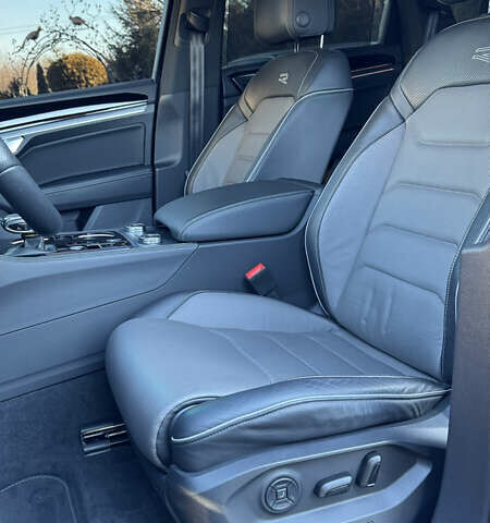 Черный Фольксваген Туарег, объемом двигателя 2.97 л и пробегом 30 тыс. км за 79500 $, фото 22 на Automoto.ua