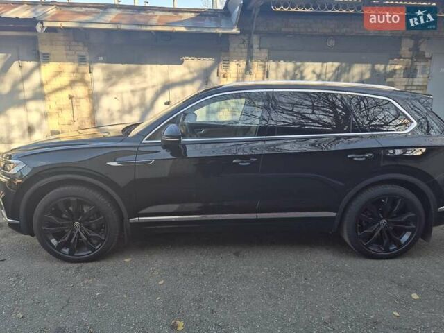 Черный Фольксваген Туарег, объемом двигателя 2.97 л и пробегом 112 тыс. км за 67500 $, фото 2 на Automoto.ua