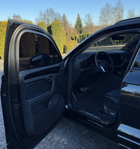 Черный Фольксваген Туарег, объемом двигателя 2.97 л и пробегом 30 тыс. км за 79500 $, фото 17 на Automoto.ua