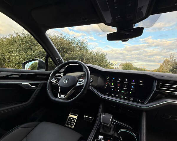 Фольксваген Туарег 2023 у Києві на Automoto.ua Чорний Фольксваген Туарег, об'ємом двигуна 2.97 л та пробігом 3 тис. км за 83500 $, фото 46 на Automoto.ua