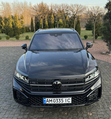 Черный Фольксваген Туарег, объемом двигателя 2.97 л и пробегом 30 тыс. км за 79500 $, фото 2 на Automoto.ua