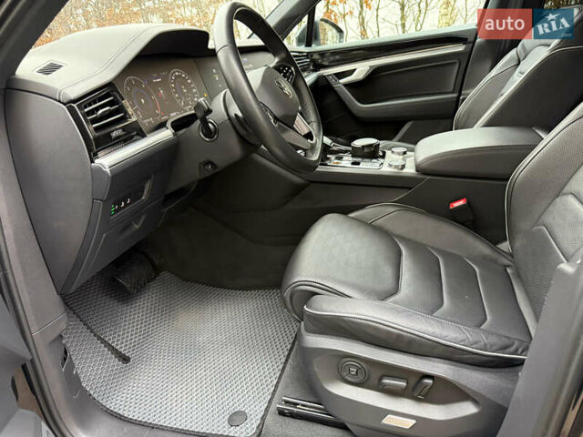 Черный Фольксваген Туарег, объемом двигателя 2.97 л и пробегом 105 тыс. км за 61500 $, фото 11 на Automoto.ua