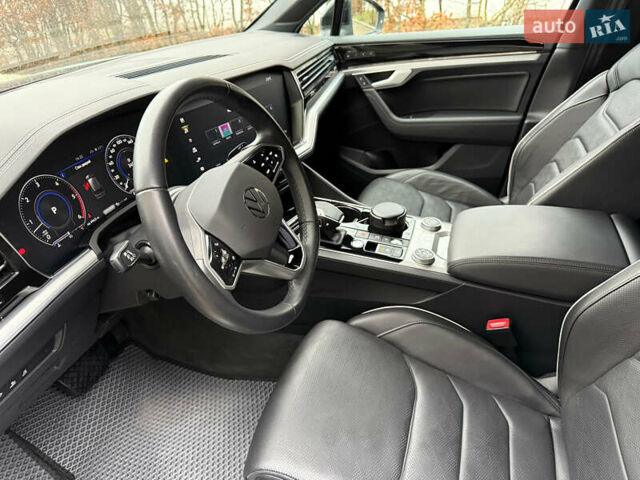 Черный Фольксваген Туарег, объемом двигателя 2.97 л и пробегом 105 тыс. км за 61500 $, фото 8 на Automoto.ua