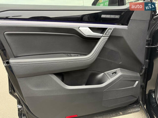 Черный Фольксваген Туарег, объемом двигателя 3 л и пробегом 87 тыс. км за 67500 $, фото 55 на Automoto.ua