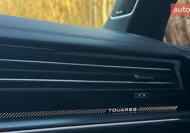 Черный Фольксваген Туарег, объемом двигателя 2.97 л и пробегом 30 тыс. км за 79500 $, фото 32 на Automoto.ua