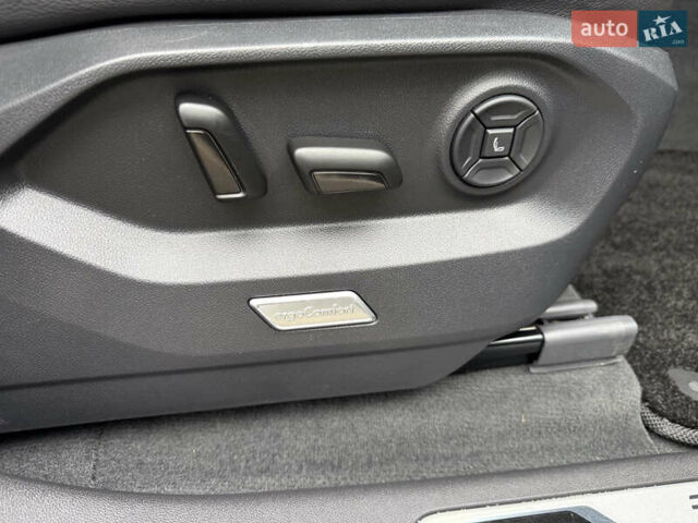 Черный Фольксваген Туарег, объемом двигателя 3 л и пробегом 87 тыс. км за 67500 $, фото 56 на Automoto.ua