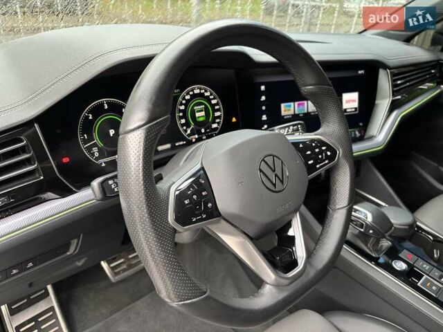 Чорний Фольксваген Туарег, об'ємом двигуна 2.97 л та пробігом 46 тис. км за 70700 $, фото 30 на Automoto.ua