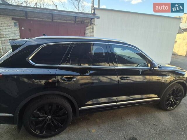 Черный Фольксваген Туарег, объемом двигателя 2.97 л и пробегом 112 тыс. км за 67500 $, фото 6 на Automoto.ua