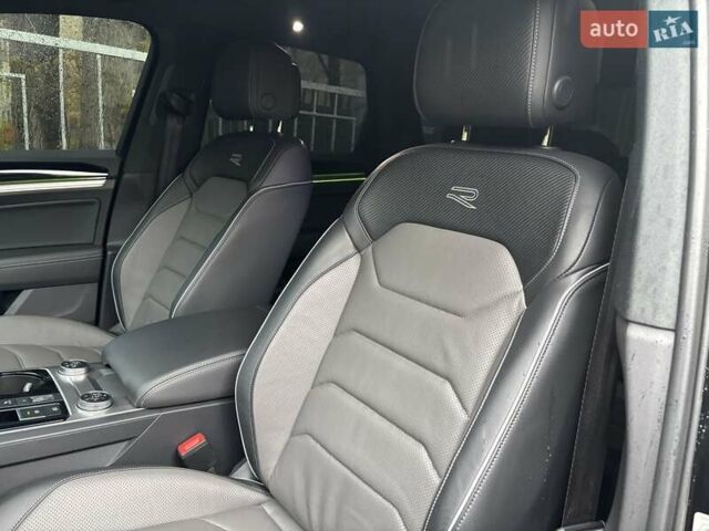 Чорний Фольксваген Туарег, об'ємом двигуна 2.97 л та пробігом 46 тис. км за 70700 $, фото 32 на Automoto.ua