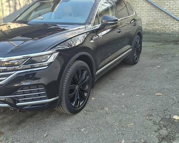 Черный Фольксваген Туарег, объемом двигателя 2.97 л и пробегом 112 тыс. км за 67500 $, фото 1 на Automoto.ua