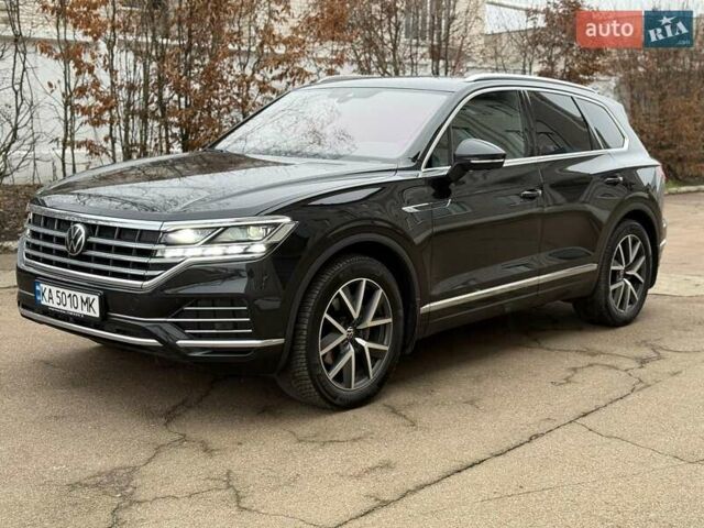 Черный Фольксваген Туарег, объемом двигателя 2.97 л и пробегом 105 тыс. км за 61500 $, фото 1 на Automoto.ua