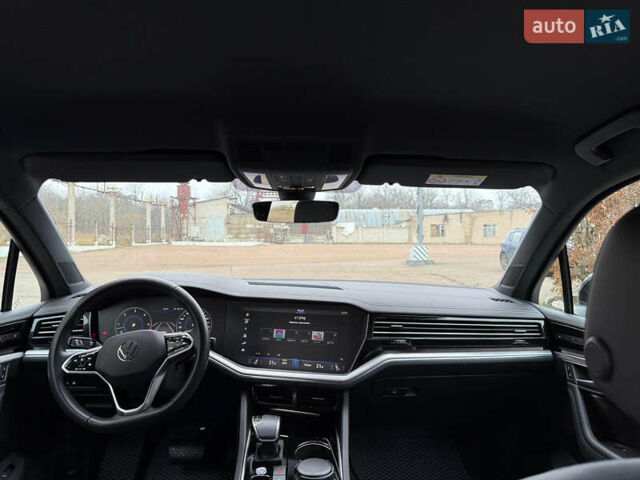 Черный Фольксваген Туарег, объемом двигателя 2.97 л и пробегом 105 тыс. км за 61500 $, фото 10 на Automoto.ua