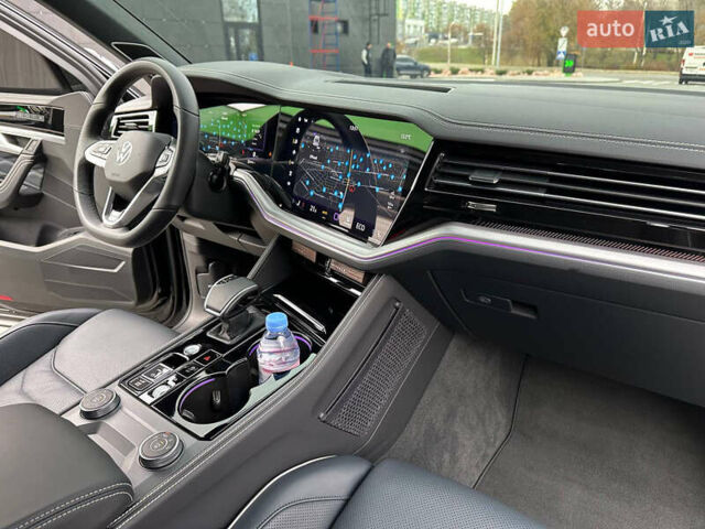 Черный Фольксваген Туарег, объемом двигателя 2.99 л и пробегом 18 тыс. км за 82999 $, фото 38 на Automoto.ua