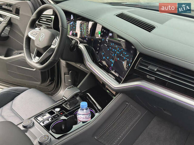 Черный Фольксваген Туарег, объемом двигателя 2.99 л и пробегом 18 тыс. км за 82999 $, фото 36 на Automoto.ua