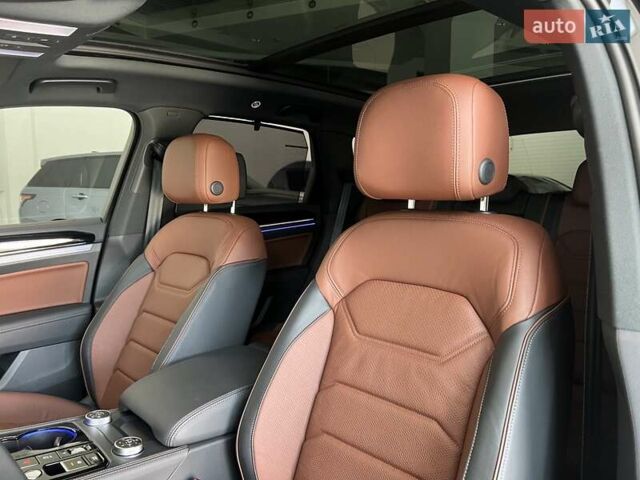 Черный Фольксваген Туарег, объемом двигателя 2.97 л и пробегом 1 тыс. км за 83900 $, фото 17 на Automoto.ua